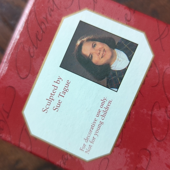 Vintage 1997 Hallmark Sue Tague "Granddaughter" Angel Ornament in Original Box - Picture 5 of 12